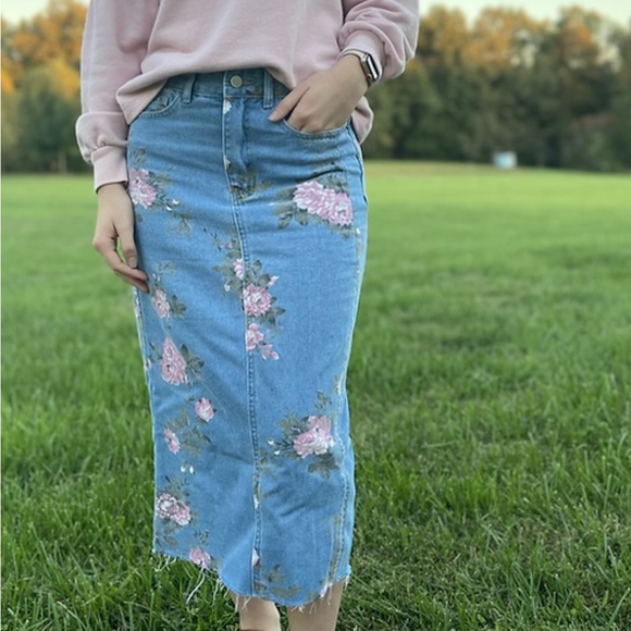 Floral Denim Skirt - Picture 3 of 3